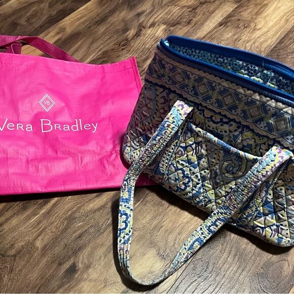 Vera Bradley Retired Blue and Pink Paisley Shoulder Bag never used - Picture 7 of 7